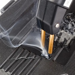 Utilisation d'agrafes spéciales pour la réparation des pare-chocs